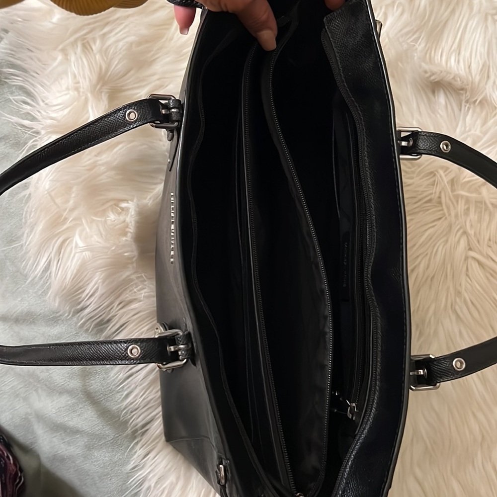 Black Michael Kors bag. - Picture 4 of 7